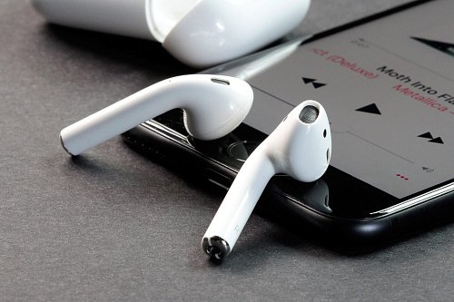 Беспроводные наушники AirPods для любых iPhone